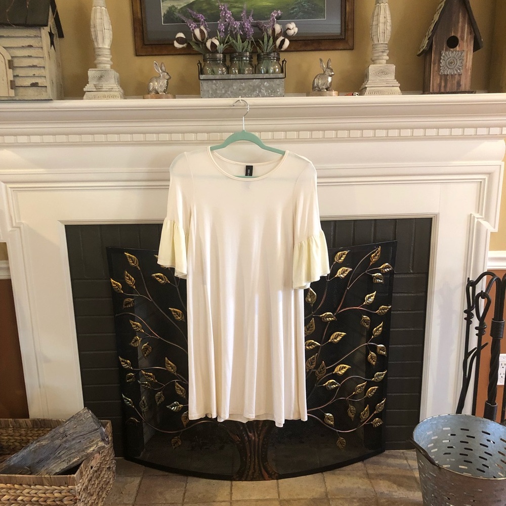 Agnes & Dora ruffle sleeve tunic, small, new